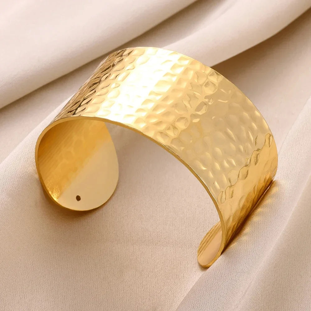 Fashionable Geometric Embossed Style Bracelet With Gold And Silver Dual Tone Minimalism Fashionable Jewelry Gift For Women