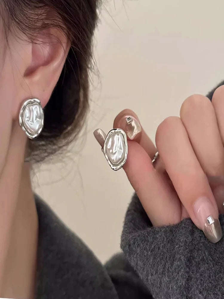 Geometric Irregular Round Metal Pearl Earrings for Women 2025 Minimalist Style Personality Earrings Trendy Jewelry Gift
